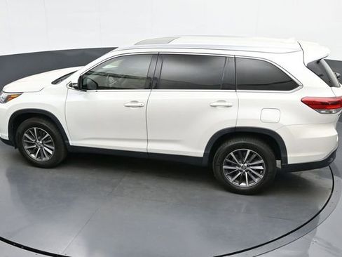 Used 2019 Toyota Highlander XLE image 29