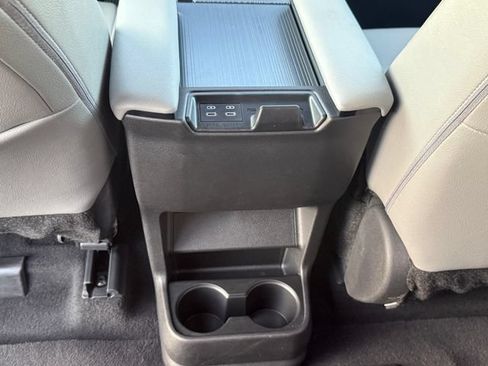 Used 2026 Toyota Sienna XLE FWD image 27