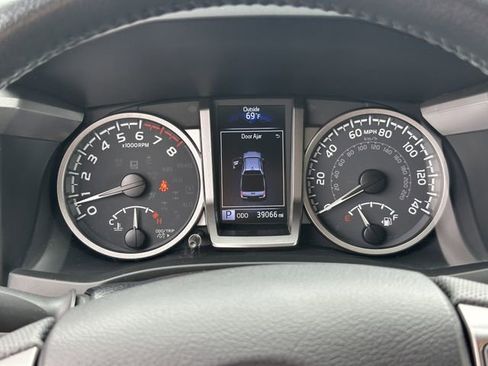 Used 2022 Toyota Tacoma SR5 w/ Technology Package RWD image 28