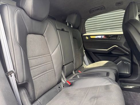 Certified 2024 Porsche Cayenne Turbo GT AWD/4WD image 28