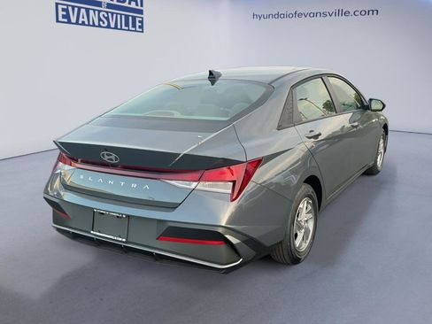 New 2026 Hyundai Elantra SE FWD image 5