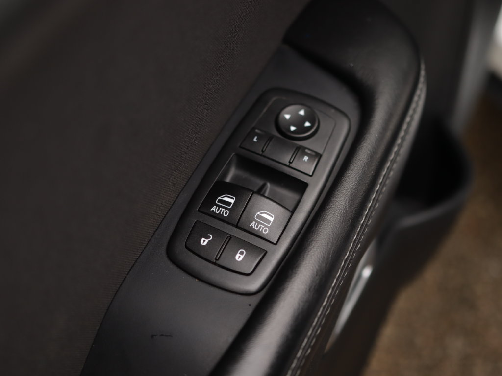 Used 2016 Dodge Challenger SXT RWD image 21