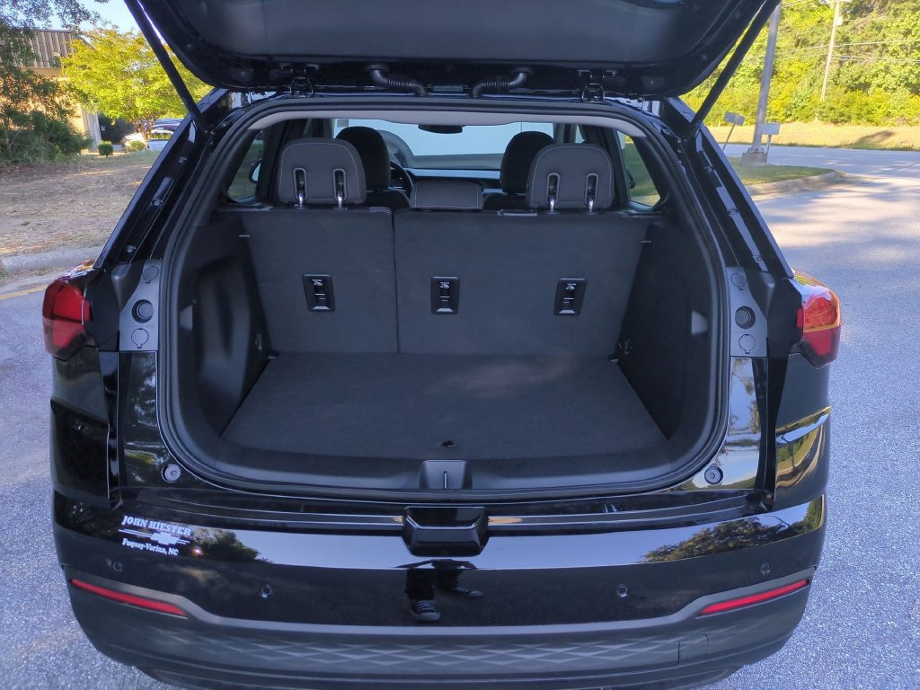 New 2027 Chevrolet Bolt LT w/ Comfort Package FWD image 31