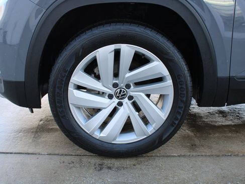 Certified 2022 Volkswagen Atlas Cross Sport SE image 32