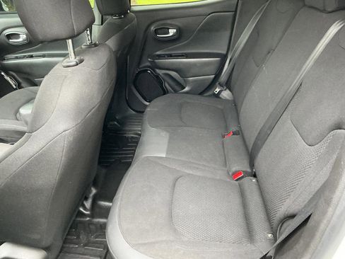 Used 2019 Jeep Renegade Altitude w/ Quick Order Package 2XM AWD/4WD image 19