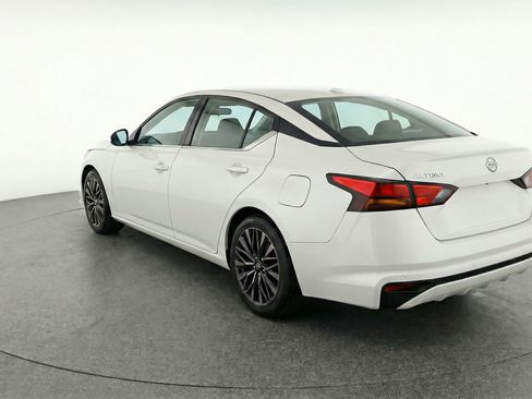 Used 2025 Nissan Altima 2.5 SV image 6