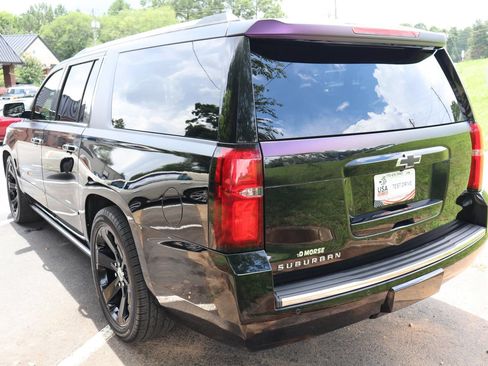 Used 2015 Chevrolet Suburban LTZ RWD image 4