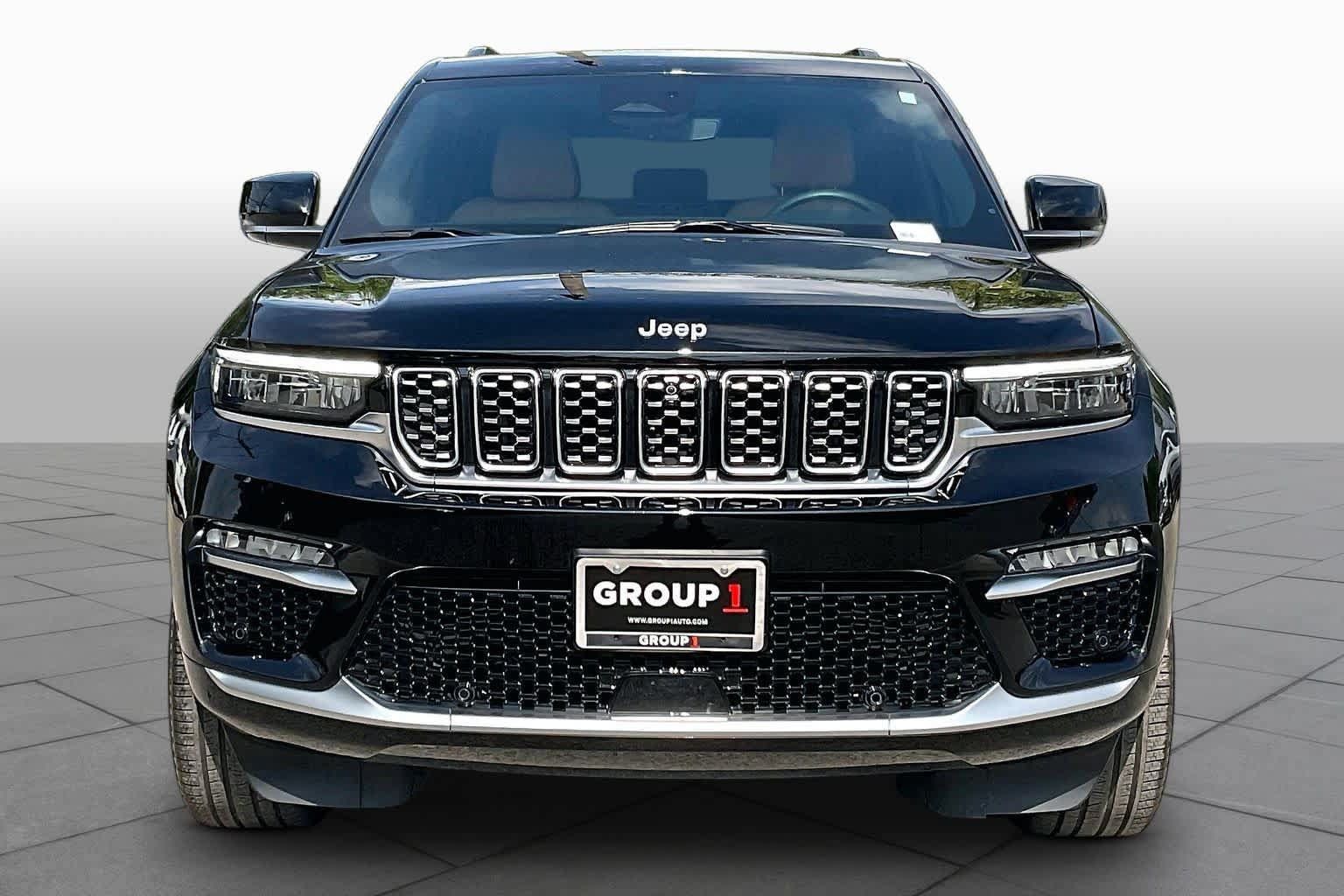 Used 2025 Jeep Grand Cherokee Summit w/ MOPAR Finishing Package AWD/4WD image 4