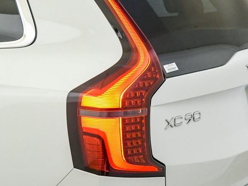 Used 2026 Volvo XC90 B6 Plus w/ Protection Package AWD/4WD image 12