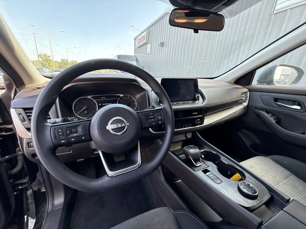 Used 2023 Nissan Rogue SV AWD/4WD image 7