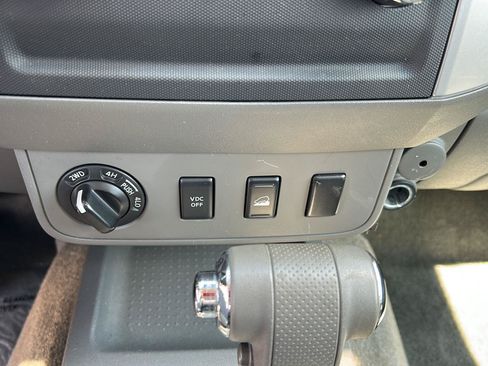 Used 2010 Nissan Frontier SE w/ Moonroof Pkg AWD/4WD image 12