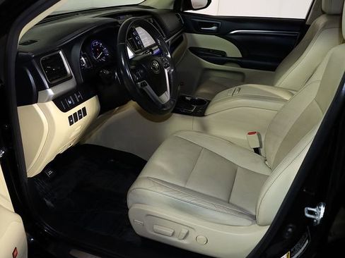 Used 2015 Toyota Highlander Limited image 12