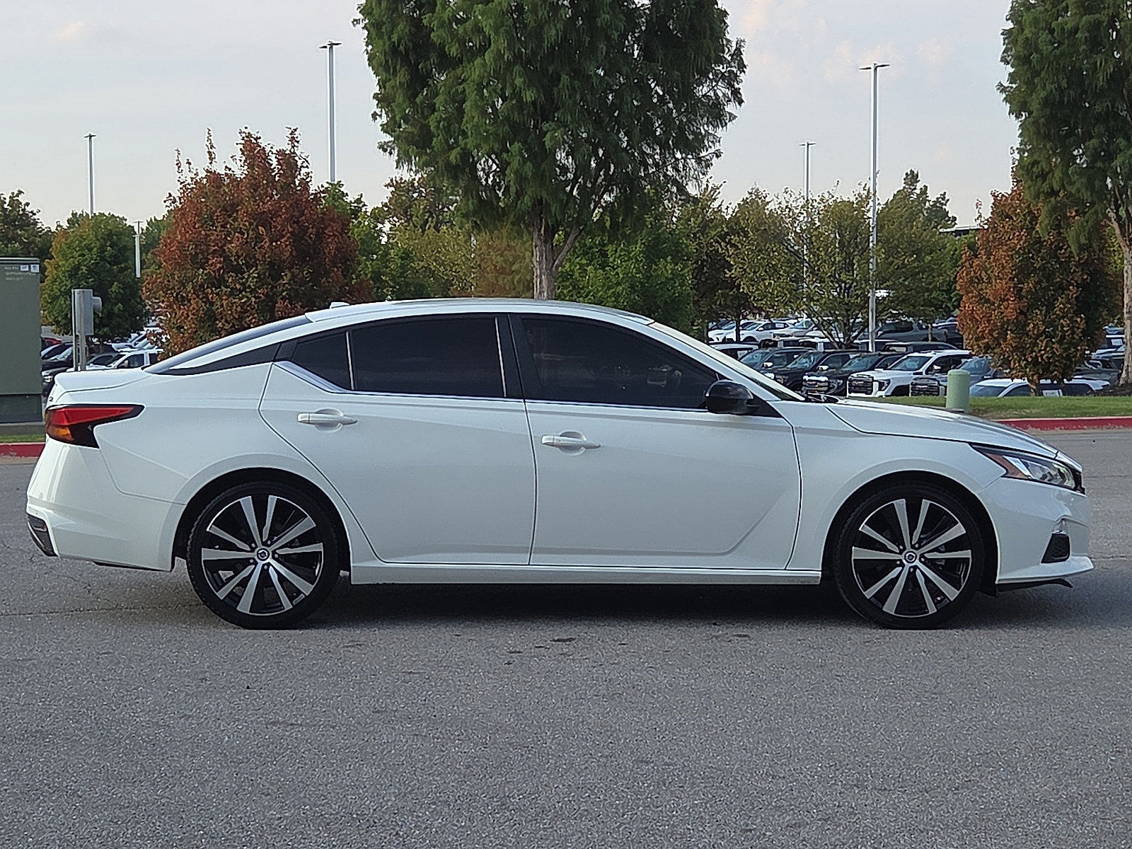 Used 2021 Nissan Altima 2.5 SR FWD image 6