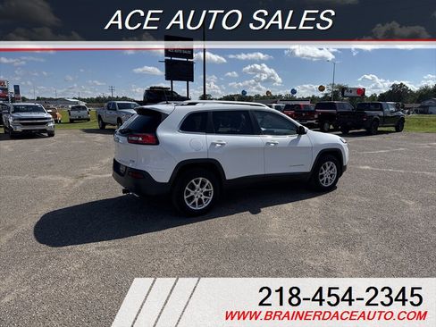Used 2016 Jeep Cherokee Latitude w/ Cold Weather Group image 3