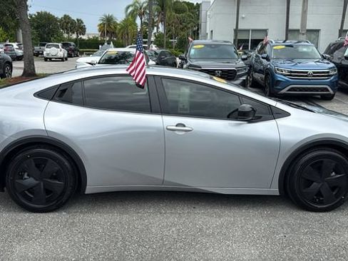 Used 2023 Toyota Prius LE FWD image 10