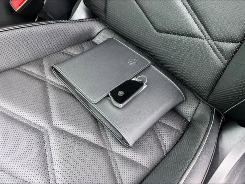 New 2026 Volkswagen Atlas SE image 11