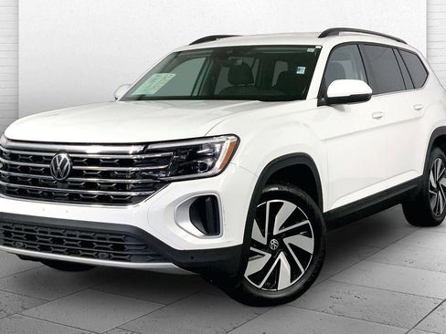 Used 2025 Volkswagen Atlas SE AWD/4WD image 12