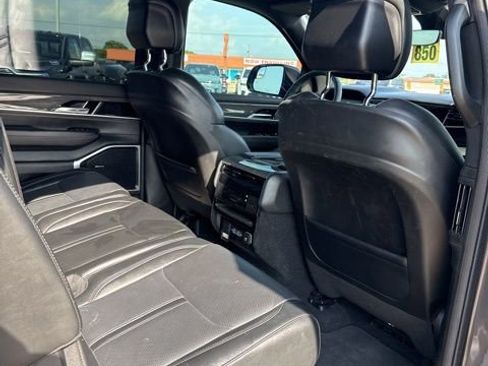 Used 2022 Jeep Wagoneer Series II w/ Premium Group I AWD/4WD image 17