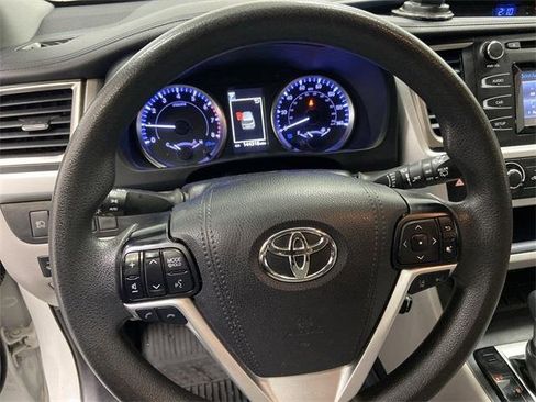 Used 2019 Toyota Highlander LE image 23