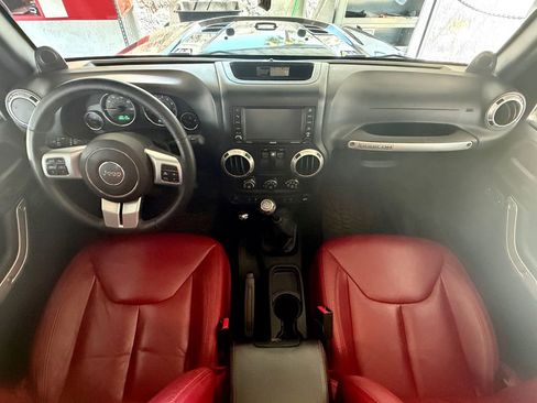 Used 2013 Jeep Wrangler Rubicon AWD/4WD image 28
