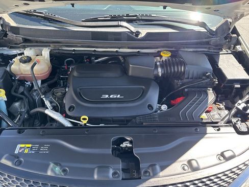 Used 2017 Chrysler Pacifica Limited w/ UConnect Theater Package FWD image 18