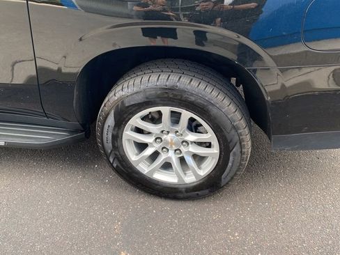 Used 2024 Chevrolet Suburban LT image 16