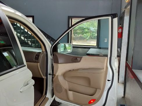 Used 2008 Kia Sedona LX FWD image 14