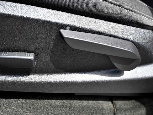 Used 2018 GMC Canyon SLE w/ SLE Convenience Package RWD image 18