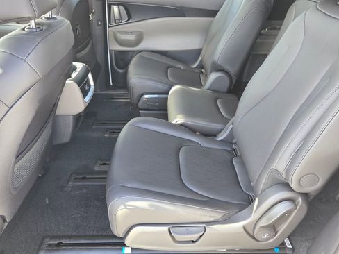 New 2026 Kia Carnival LXS FWD image 8