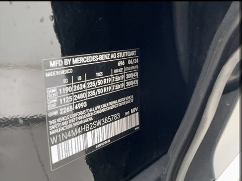 Used 2025 Mercedes-Benz GLB 250 4MATIC image 48