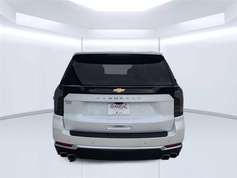 Used 2025 Chevrolet Suburban High Country AWD/4WD image 6