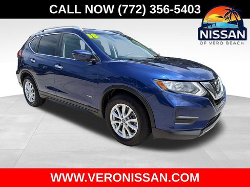 Used 2018 Nissan Rogue SV FWD image 1