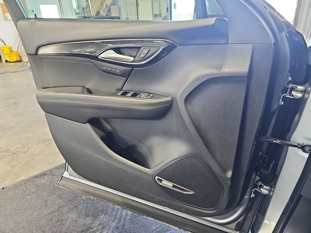Used 2025 Buick Envision Preferred AWD/4WD image 27