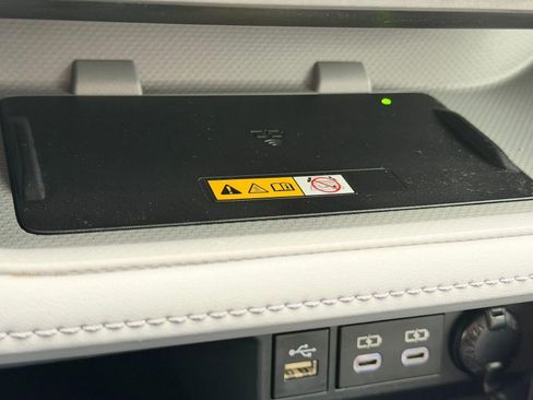 Used 2023 Toyota Highlander XLE image 31