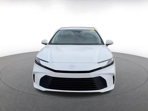 Used 2025 Toyota Camry LE image 4
