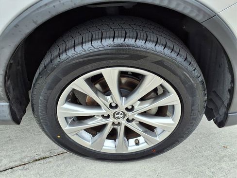 Used 2017 Toyota RAV4 Limited image 7