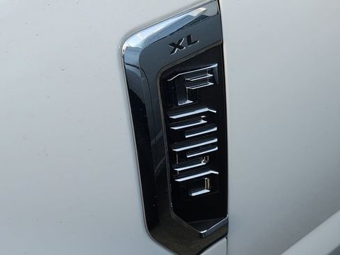 Used 2022 Ford F250 XL w/ Power Equipment Group RWD image 9