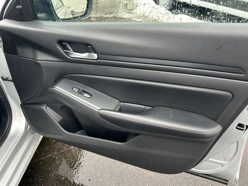 Used 2024 Nissan Altima 2.5 SV image 32