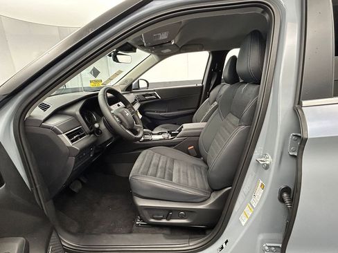 New 2026 Mitsubishi Outlander SE image 15