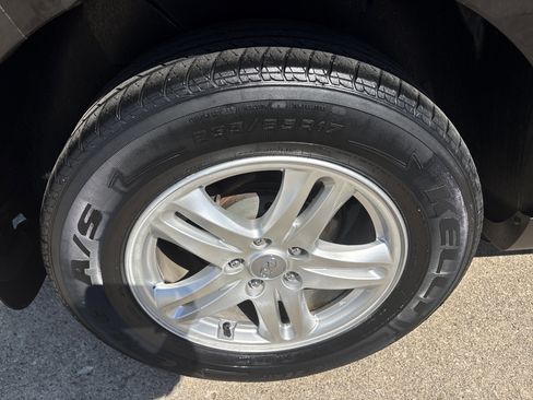 Used 2012 Hyundai Santa Fe GLS FWD image 6