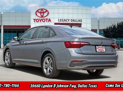 Used 2024 Volkswagen Jetta SE FWD image 7