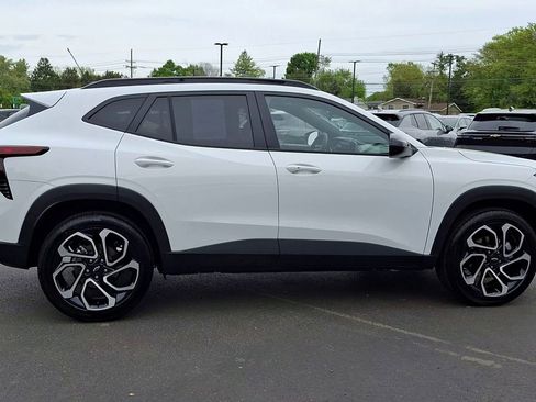 New 2026 Chevrolet Trax RS w/ Sunroof Package FWD image 3