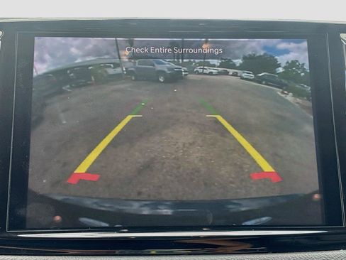 Used 2023 Chrysler Pacifica Touring-L FWD image 13