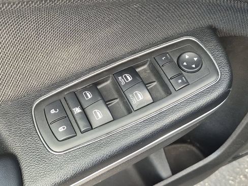 Used 2015 Dodge Charger SE w/ Power Sunroof Group RWD image 13