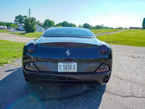 Used 2011 Ferrari California RWD image 5