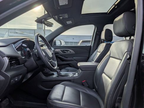 Used 2023 Chevrolet Traverse LT w/ LT Premium Package image 8