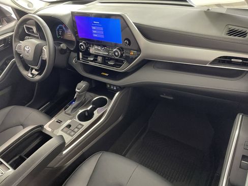 New 2026 Toyota Highlander Platinum AWD/4WD image 25