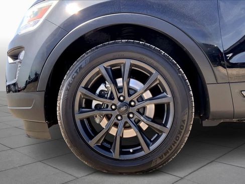 Used 2018 Ford Explorer XLT w/ Equipment Group 202A image 10