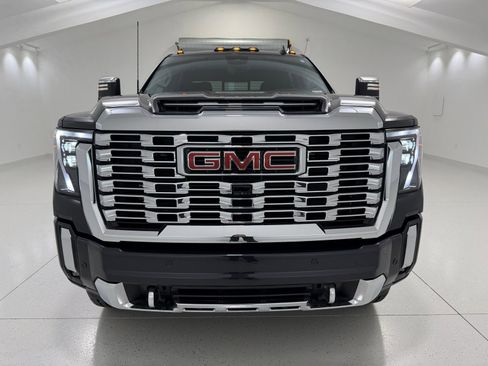 Used 2024 GMC Sierra 2500 Denali w/ Denali Reserve Package image 2
