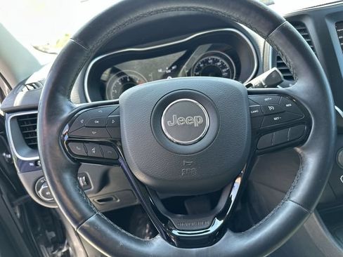 Used 2019 Jeep Cherokee Latitude Plus AWD/4WD image 13